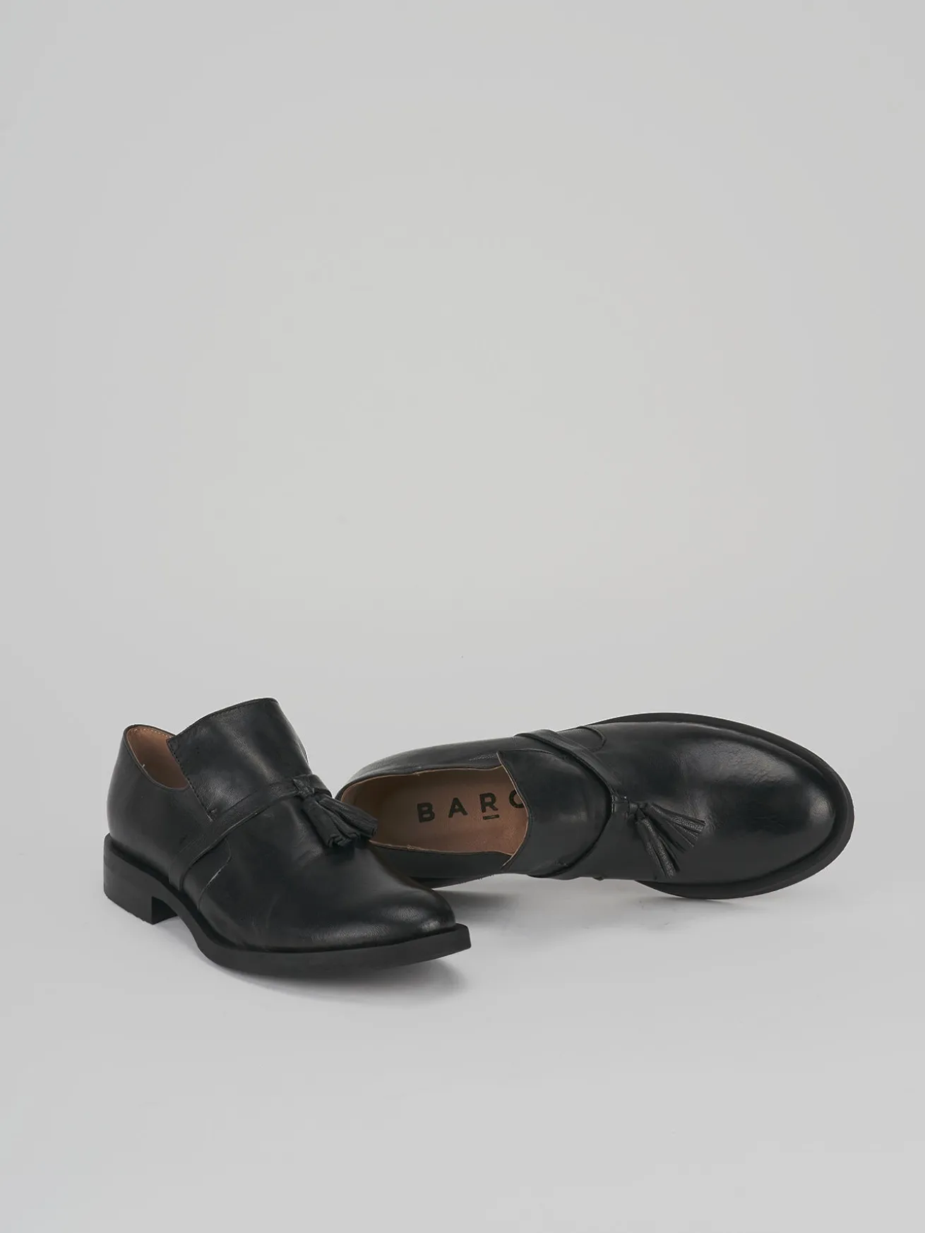 Stringata tacco 1 cm nero pelle