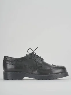 Stringata tacco 2 cm nero pelle