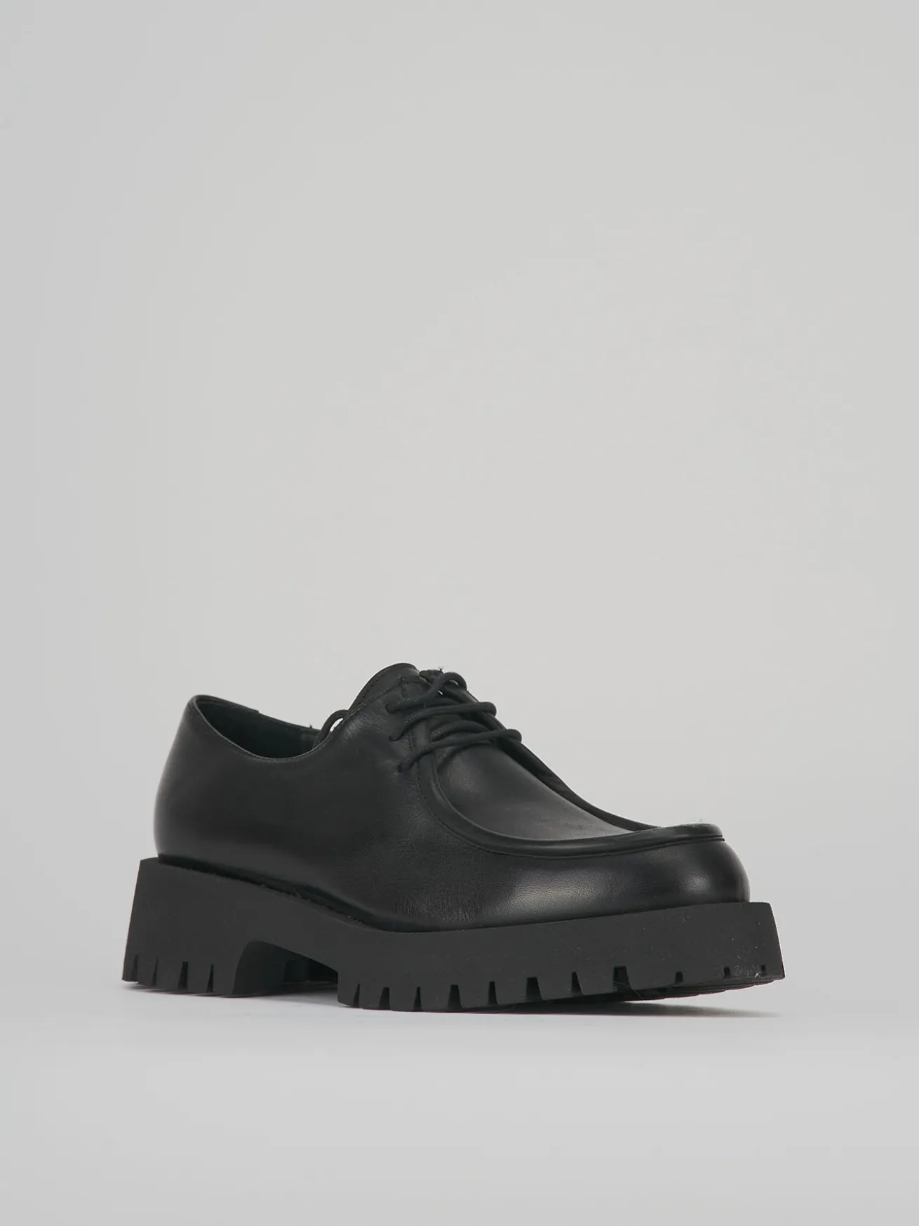 Stringata tacco 3 cm nero pelle