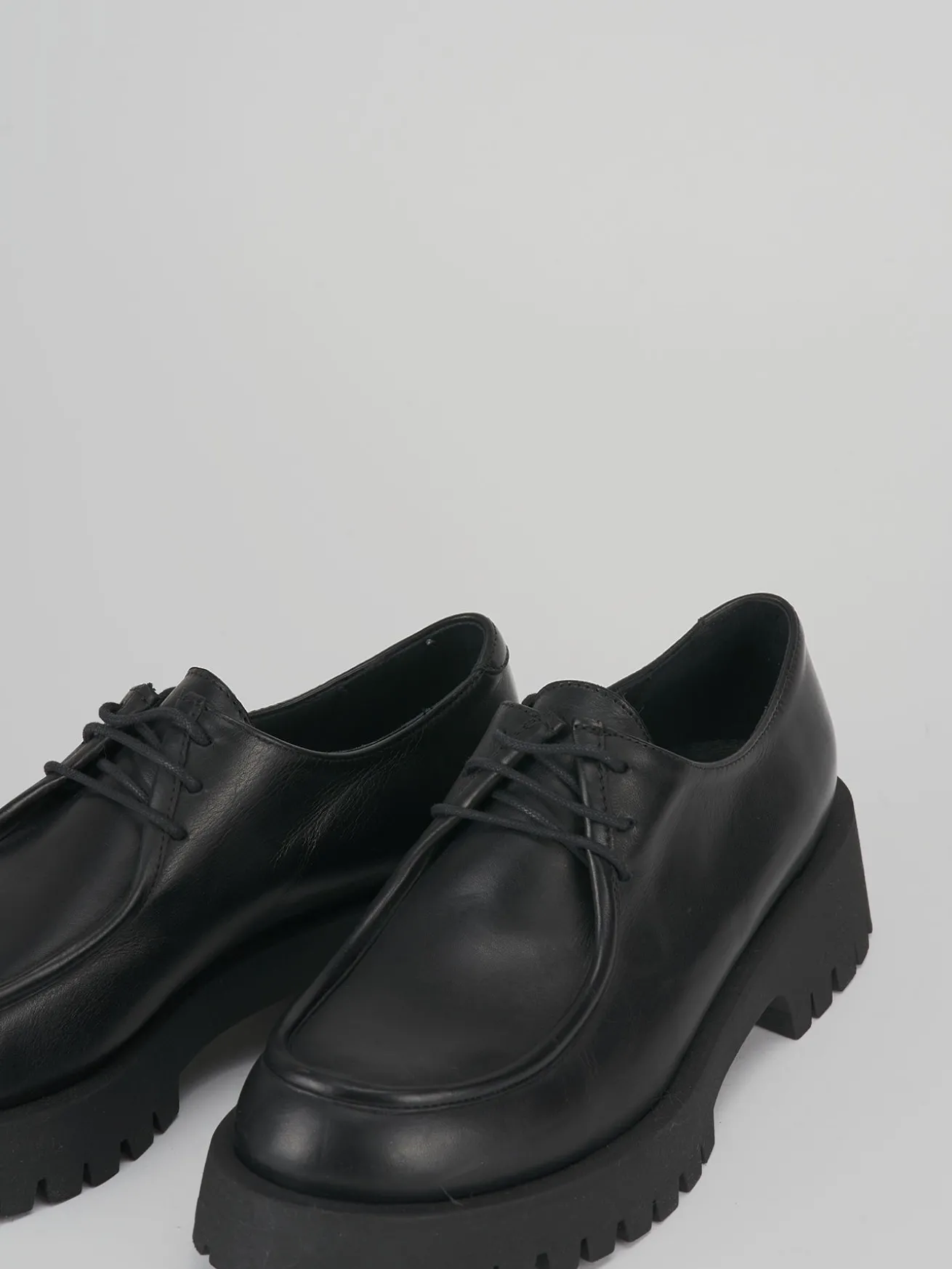 Stringata tacco 3 cm nero pelle