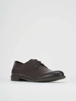 Stringata testa pelle