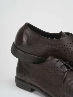 Stringata testa pelle