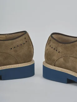 Stringate camoscio marrone