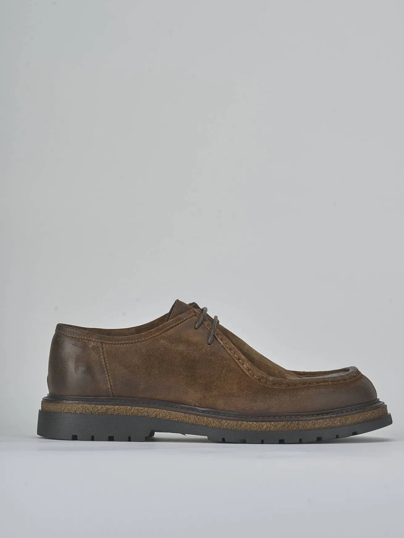 Stringate camoscio marrone