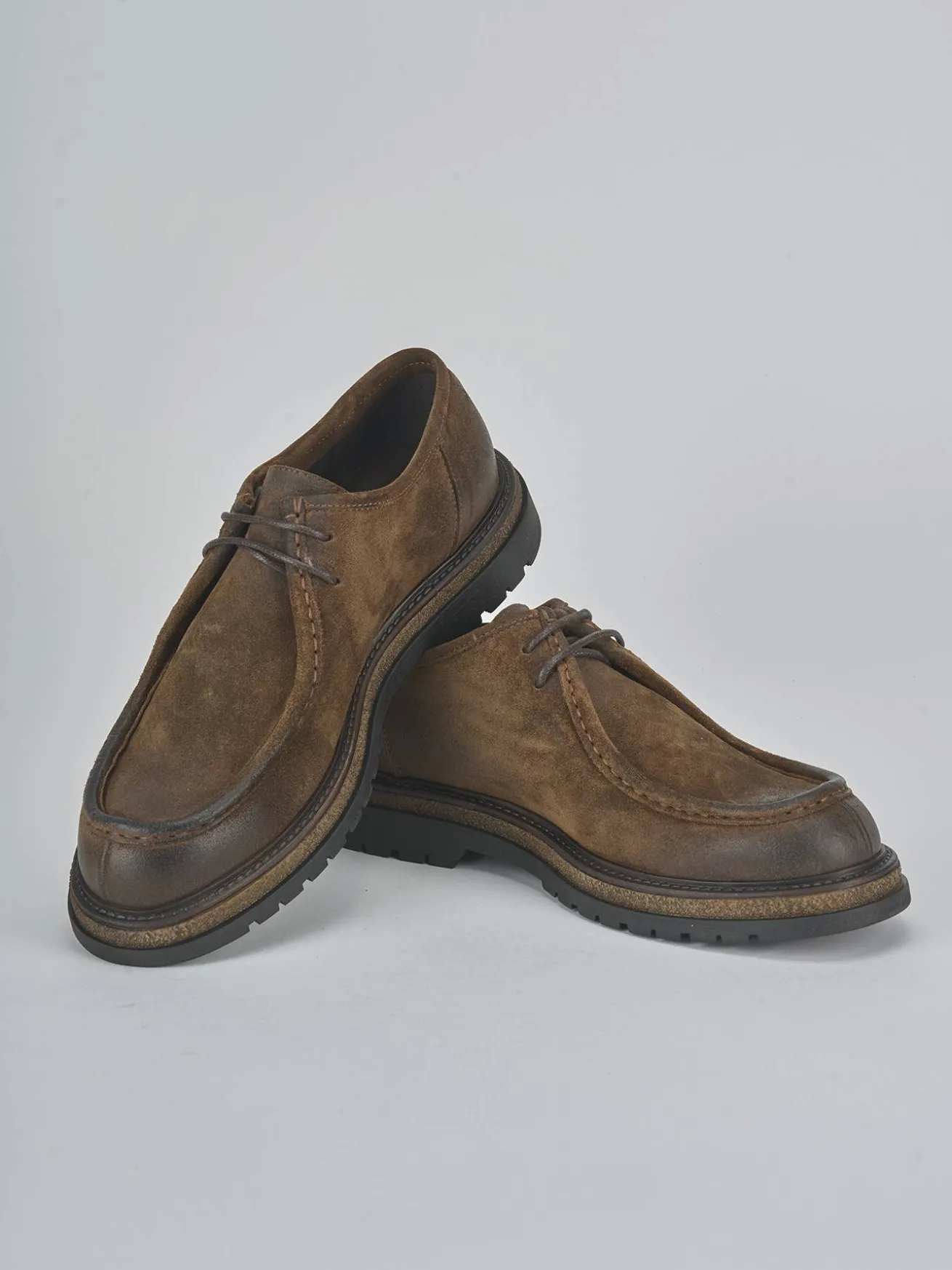 Stringate camoscio marrone