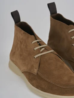 Stringate camoscio marrone