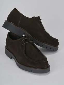 Stringate camoscio testa