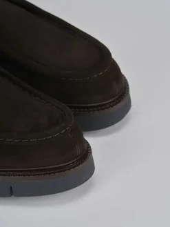 Stringate camoscio testa