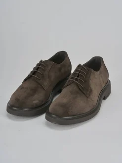 Stringate camoscio testa