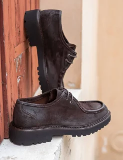 Stringate camoscio testa