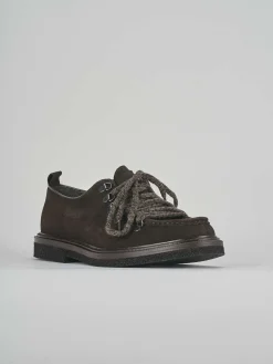 Stringate camoscio testa