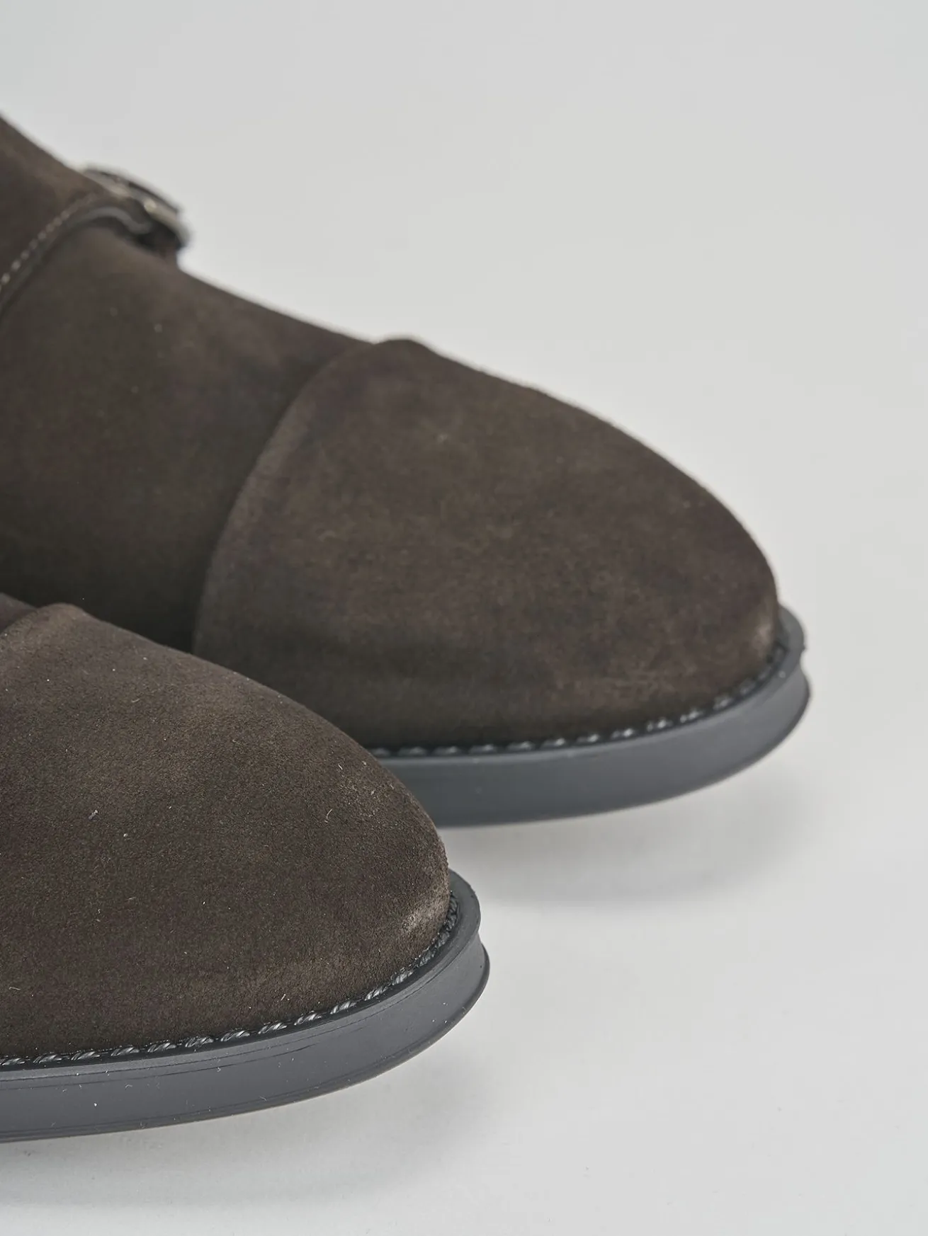 Stringate camoscio testa