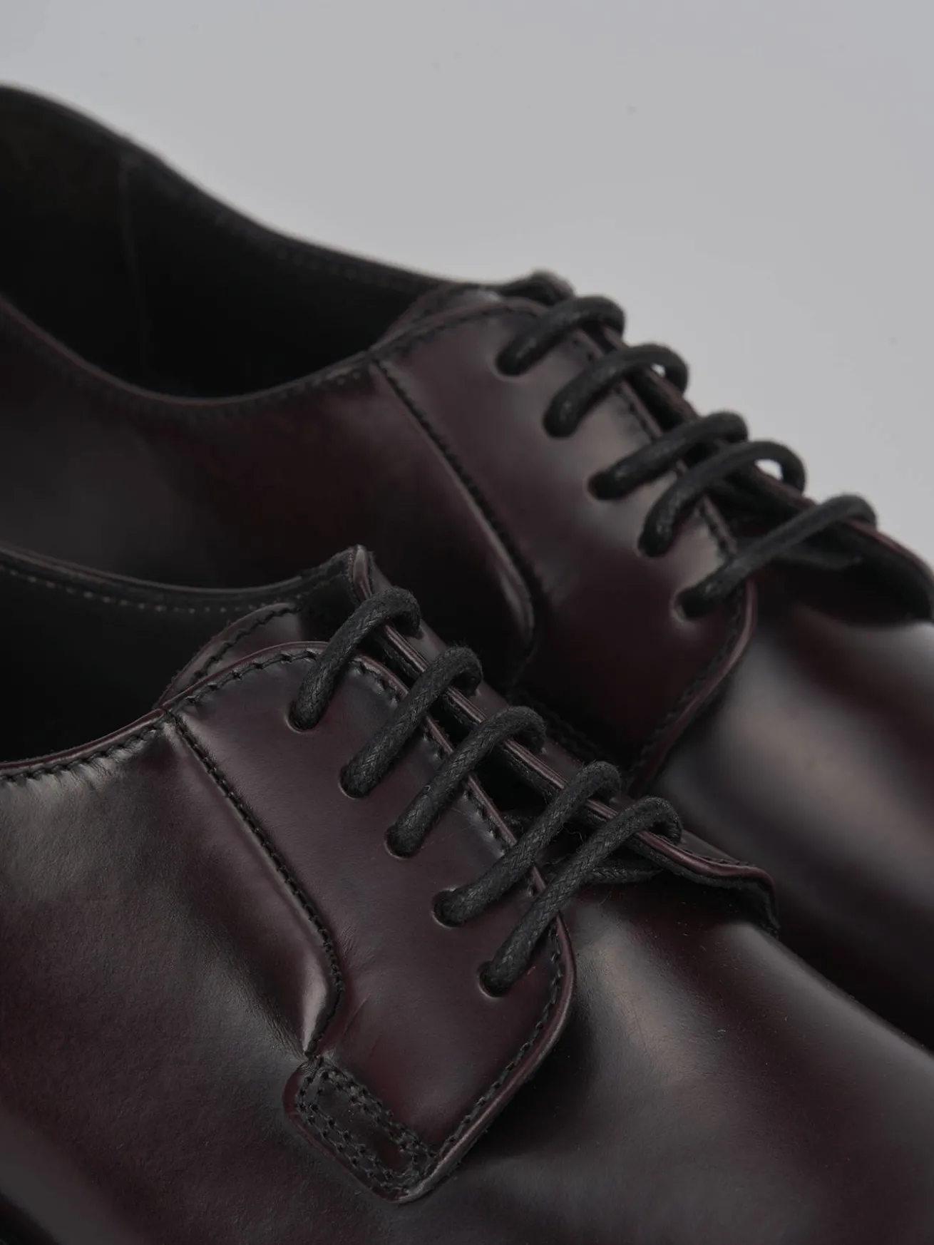 Stringate pelle bordo'