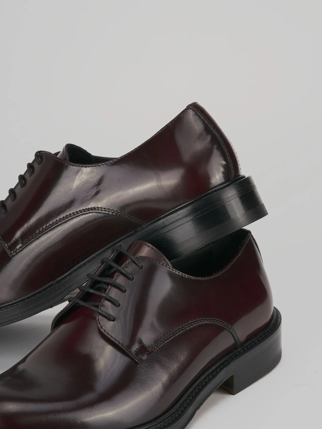 Stringate pelle bordo'