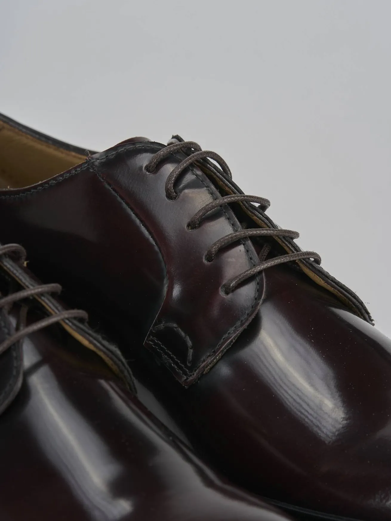 Stringate pelle bordo'