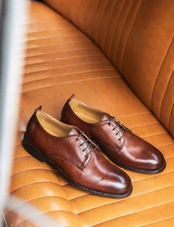 Stringate pelle marrone