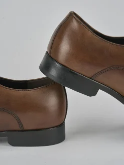 Stringate pelle marrone