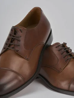 Stringate pelle marrone