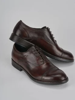 Stringate pelle marrone