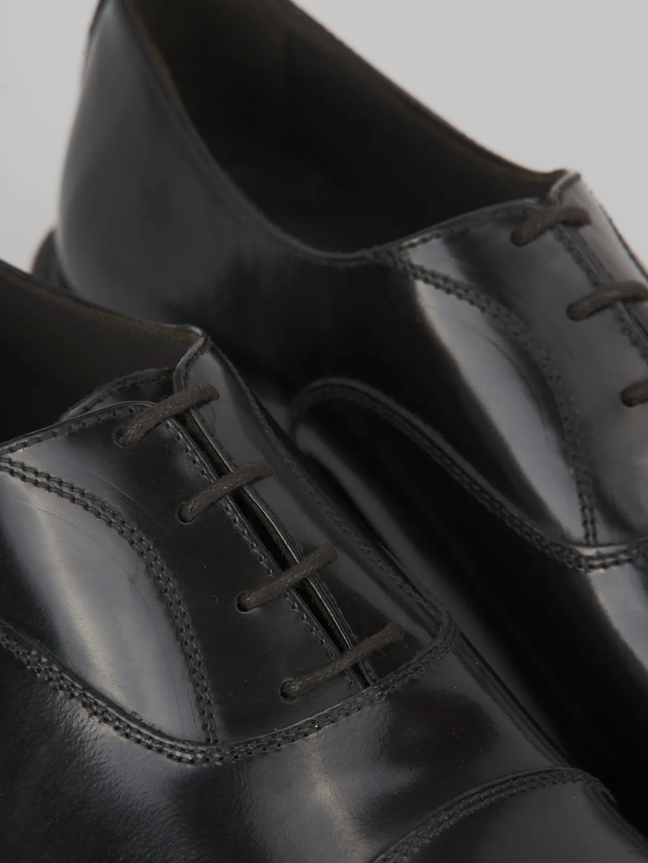 Stringate pelle testa