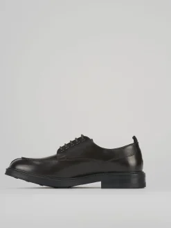 Stringate pelle testa