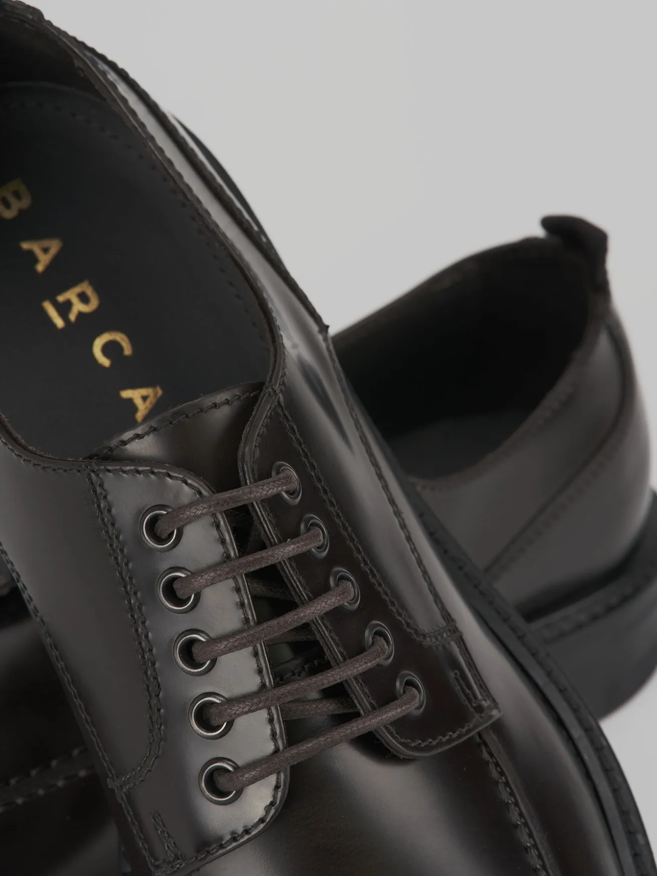 Stringate pelle testa