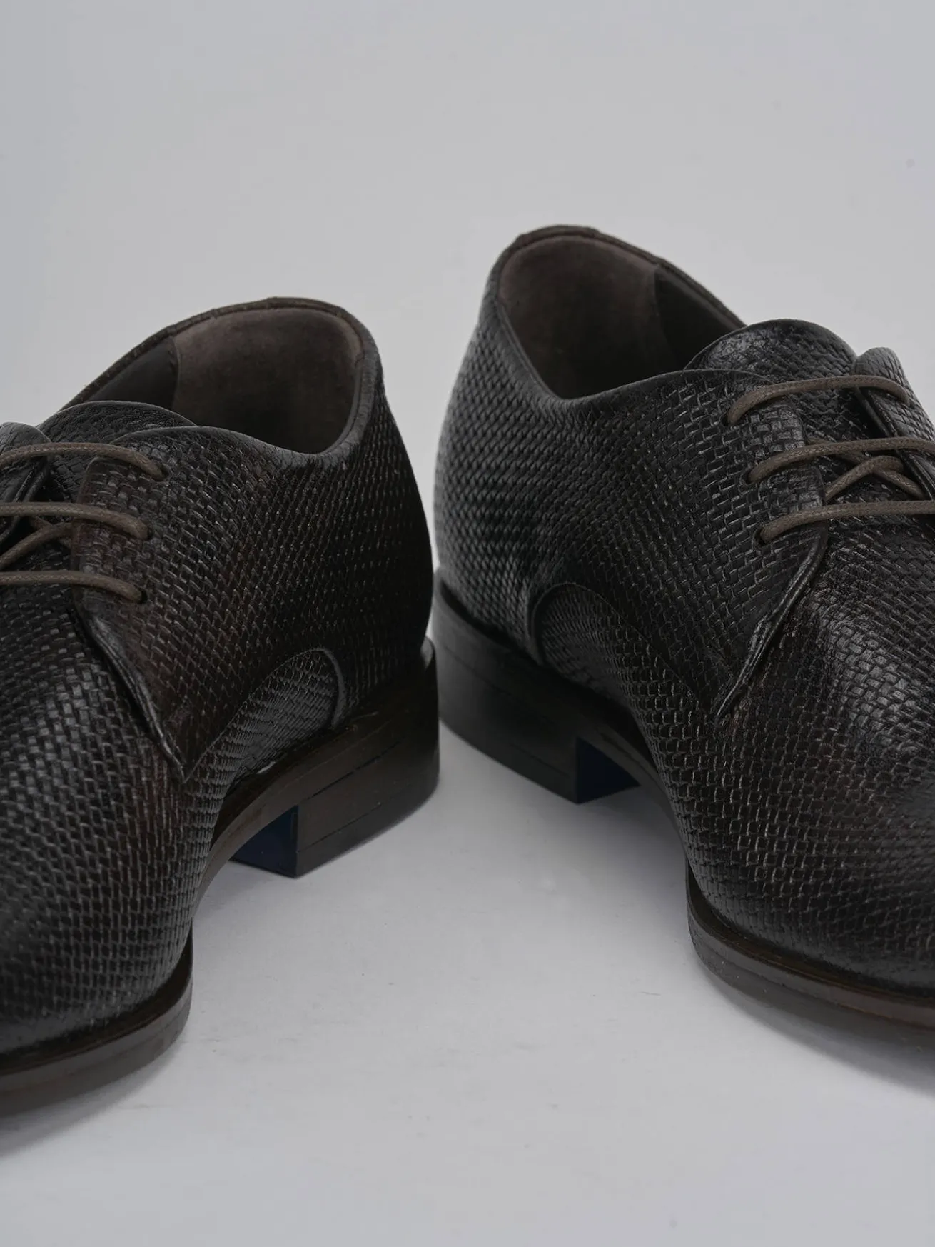 Stringate pelle testa