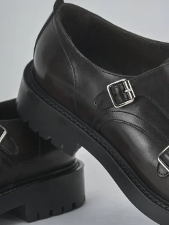 Stringate pelle testa