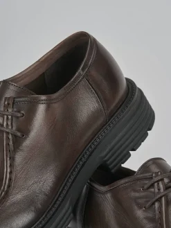 Stringate pelle testa