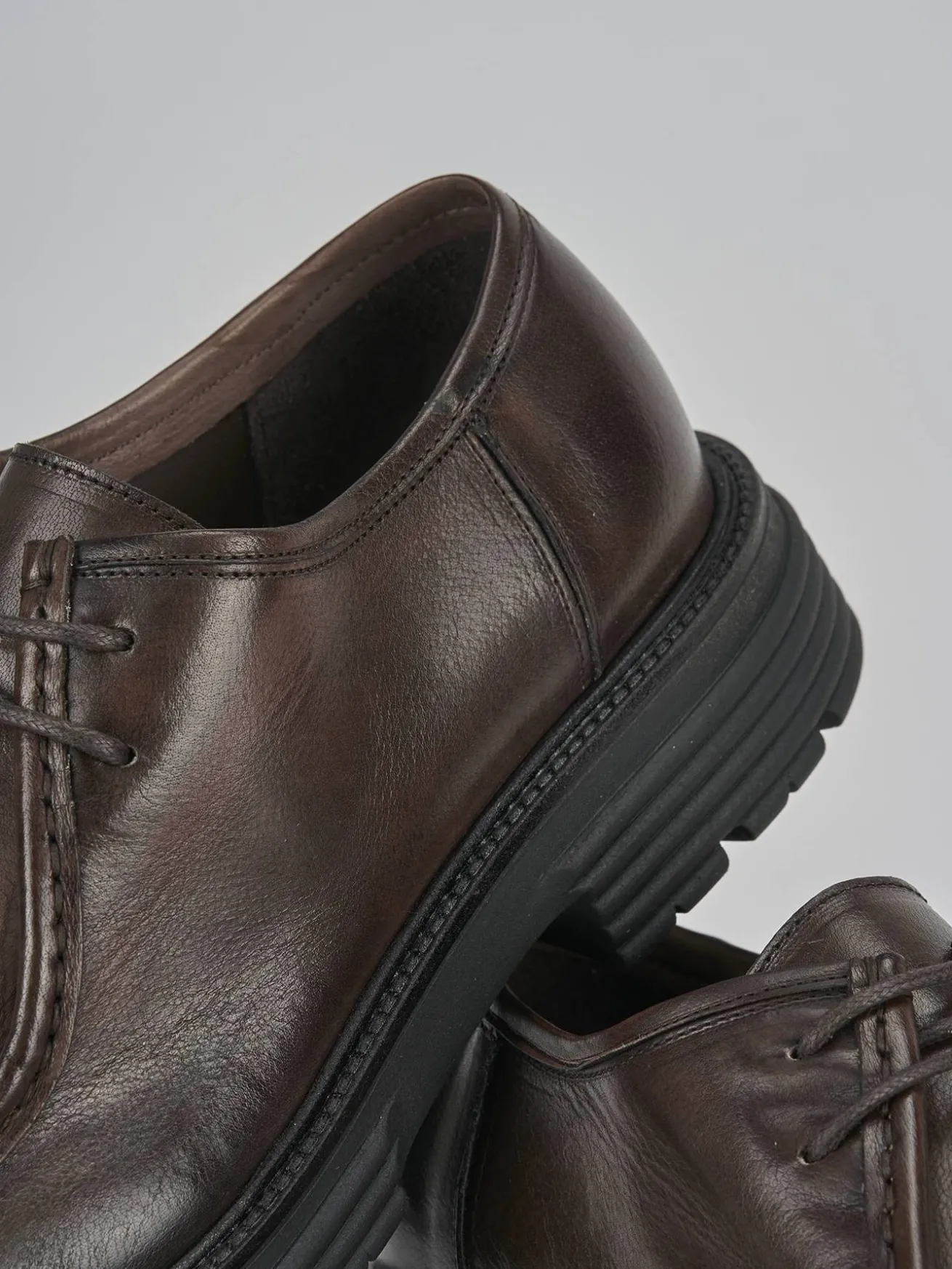 Stringate pelle testa