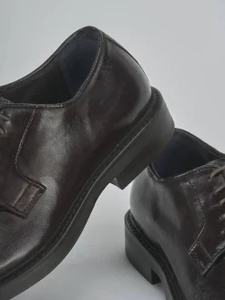 Stringate pelle testa