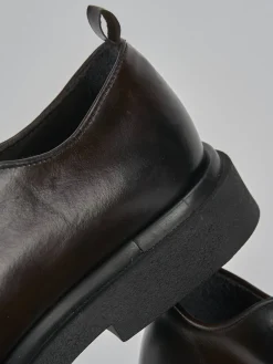 Stringate pelle testa