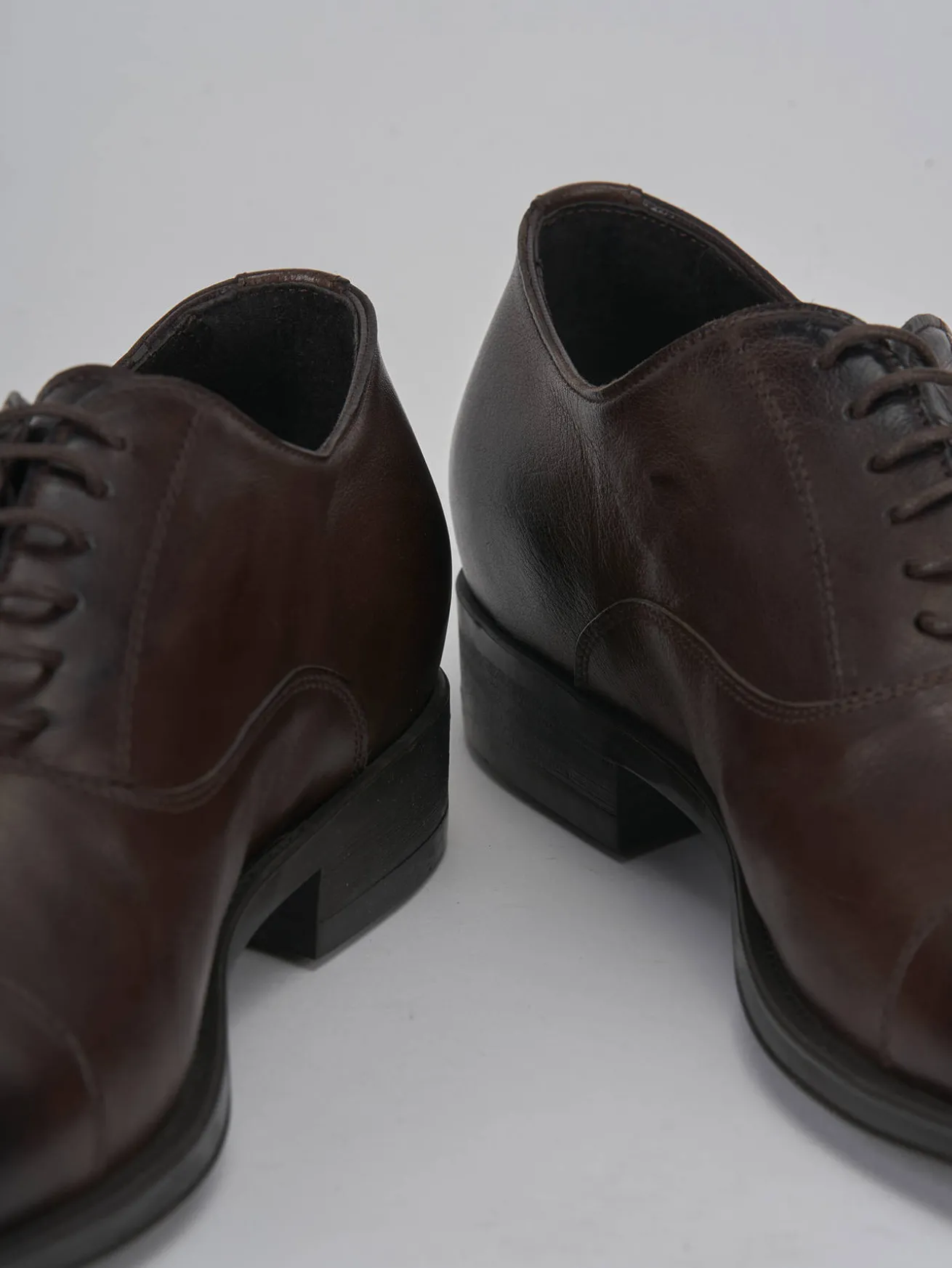 Stringate pelle testa