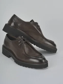 Stringate pelle testa