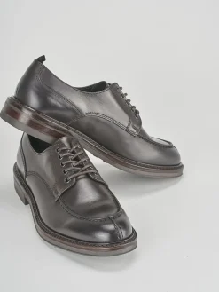 Stringate pelle testa