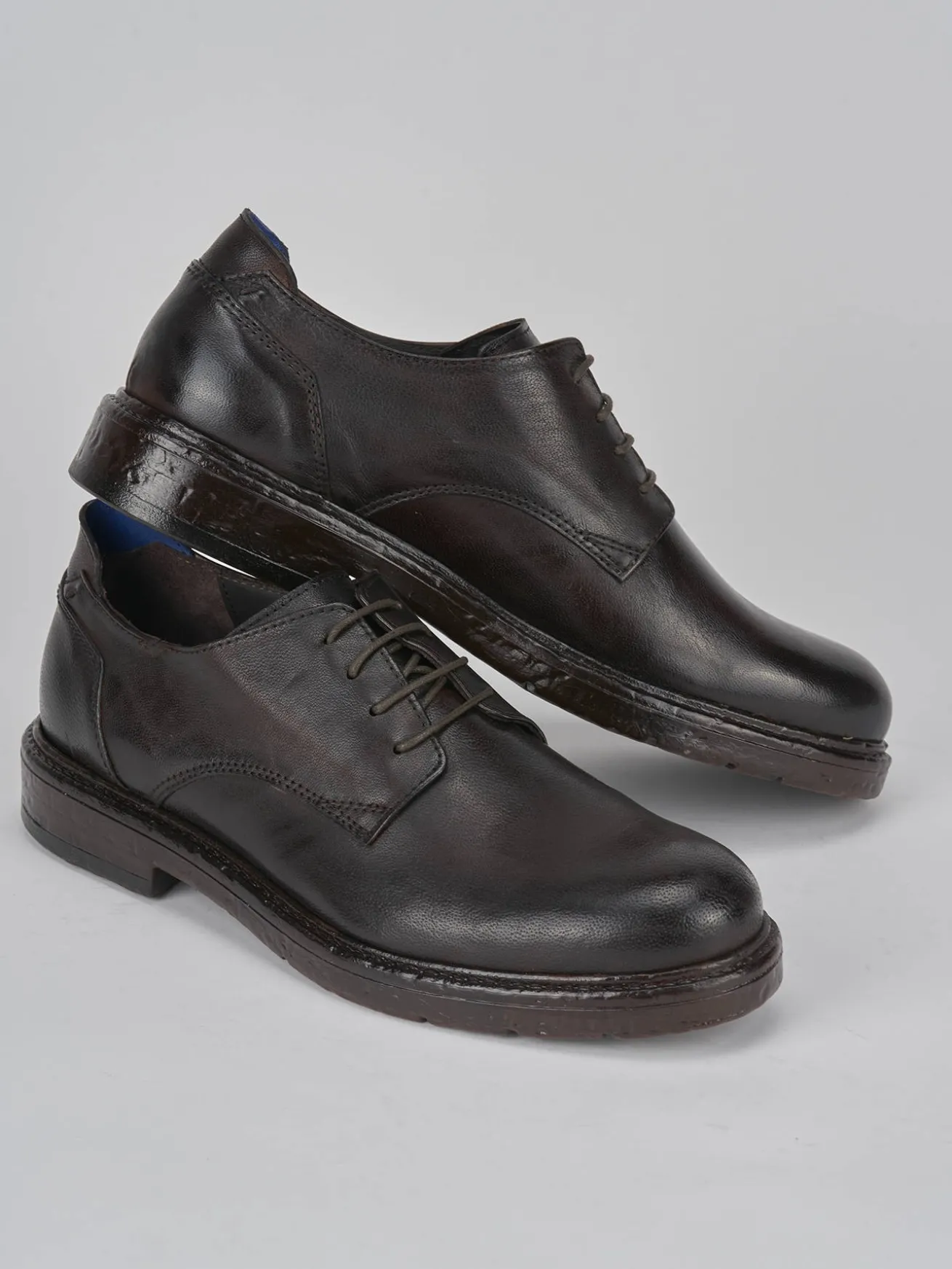 Stringate pelle testa