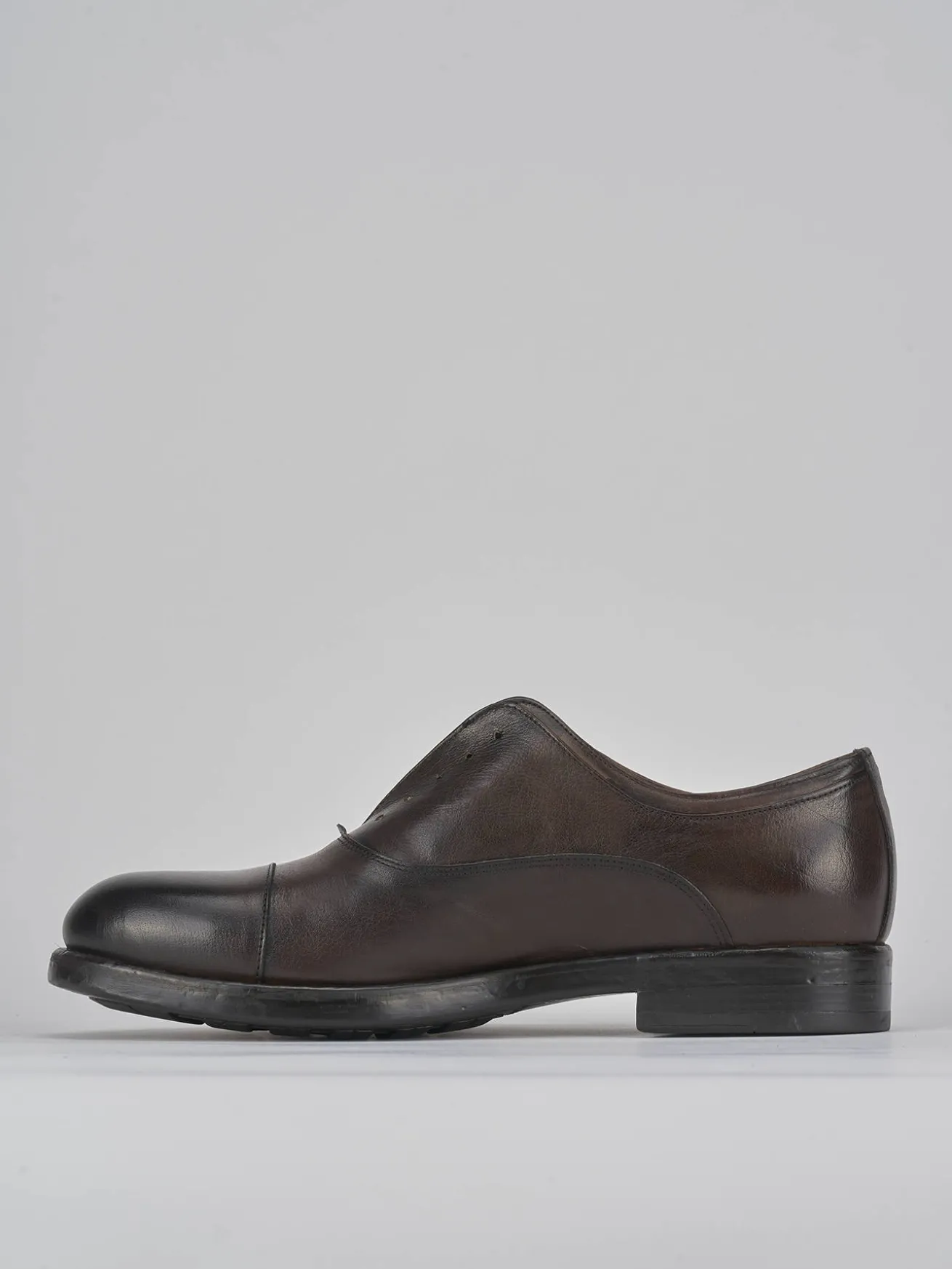 Stringate pelle testa