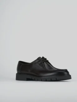 Stringate pelle testa