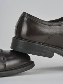 Stringate pelle testa