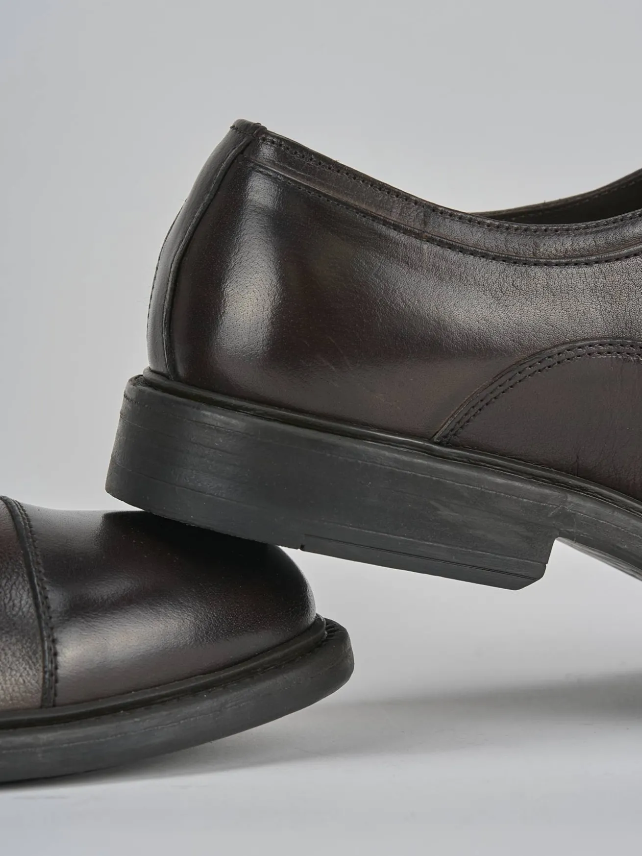 Stringate pelle testa