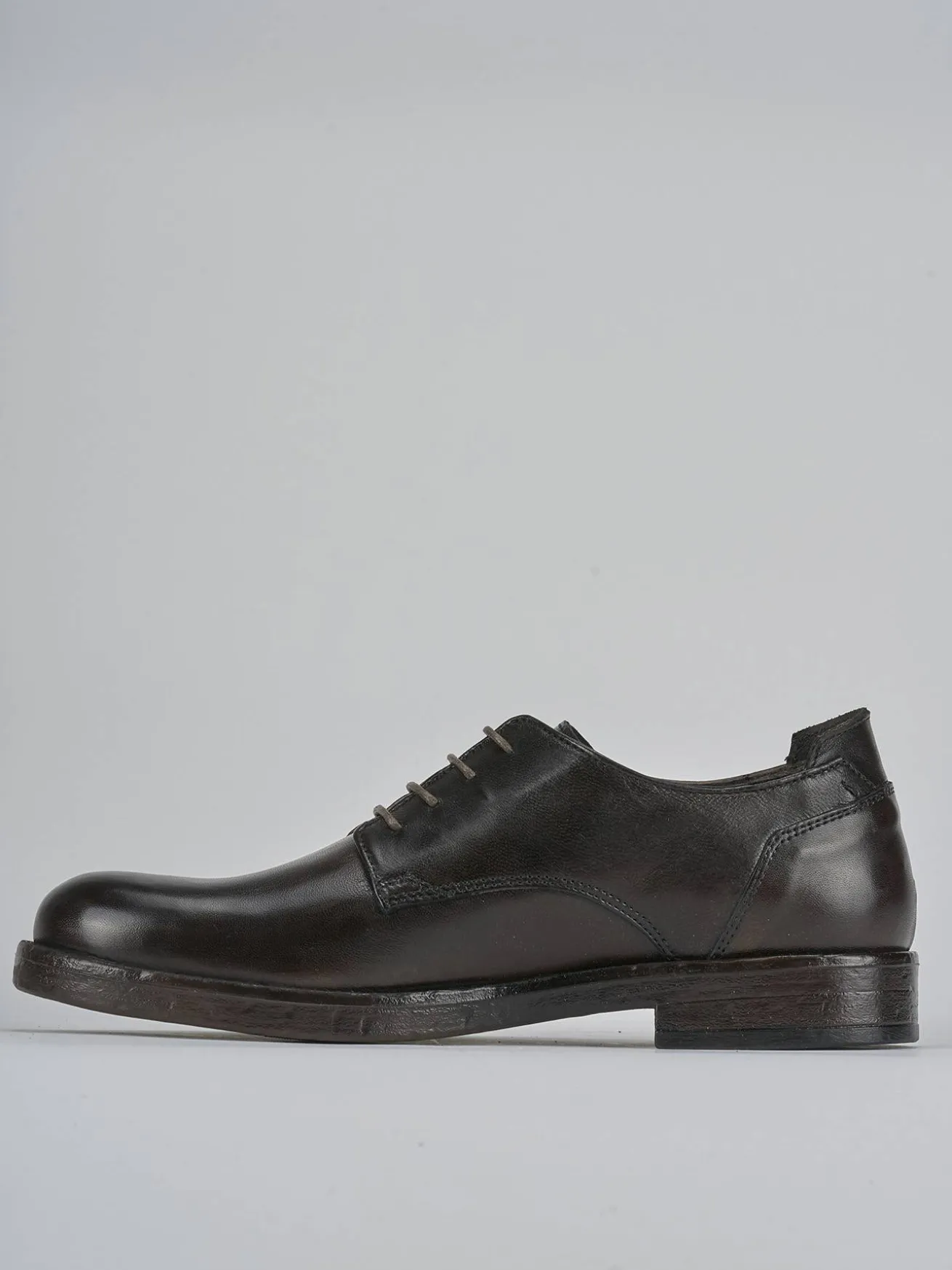 Stringate pelle testa