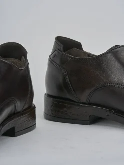 Stringate pelle testa