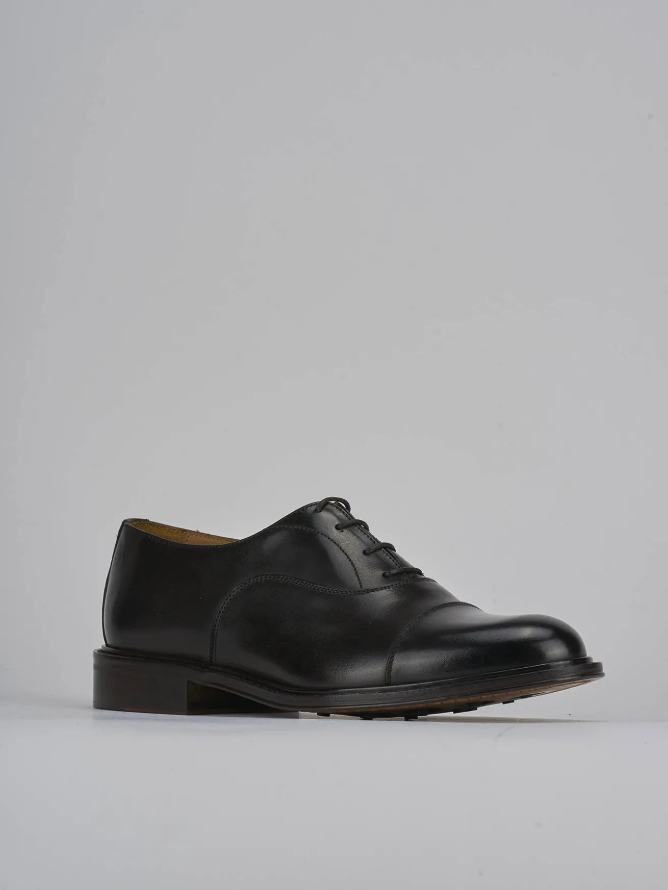 Stringate pelle testa