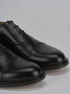 Stringate pelle testa