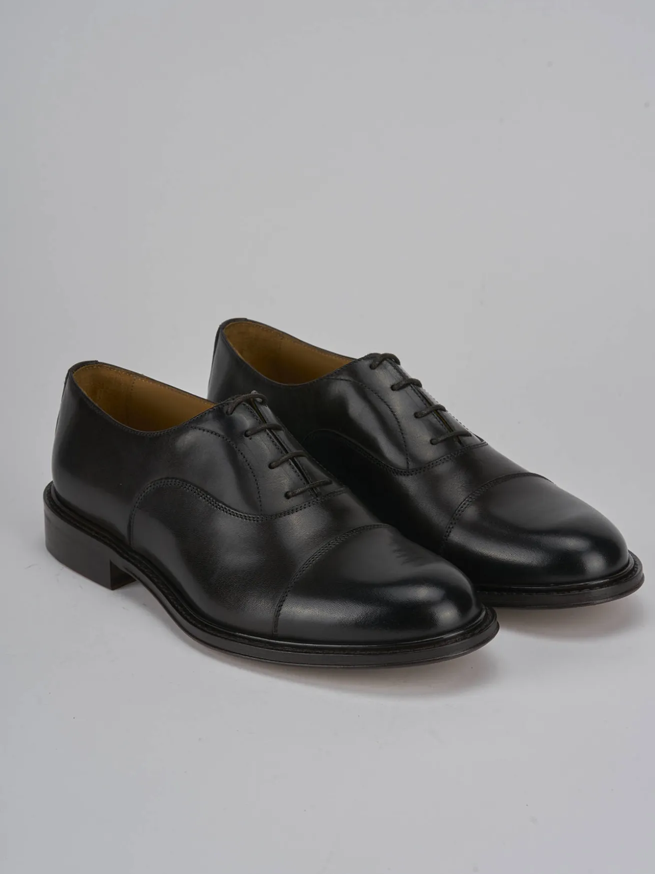 Stringate pelle testa