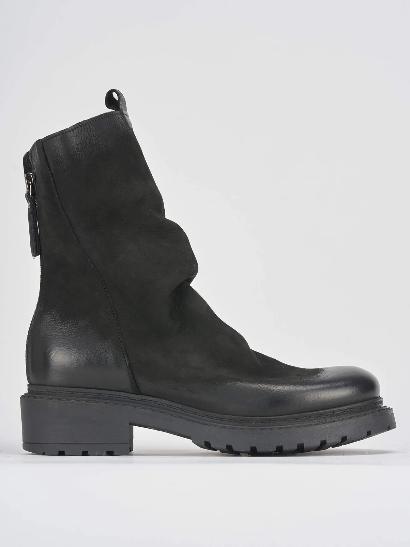 Tronchetto tacco 2 cm nero nabuk