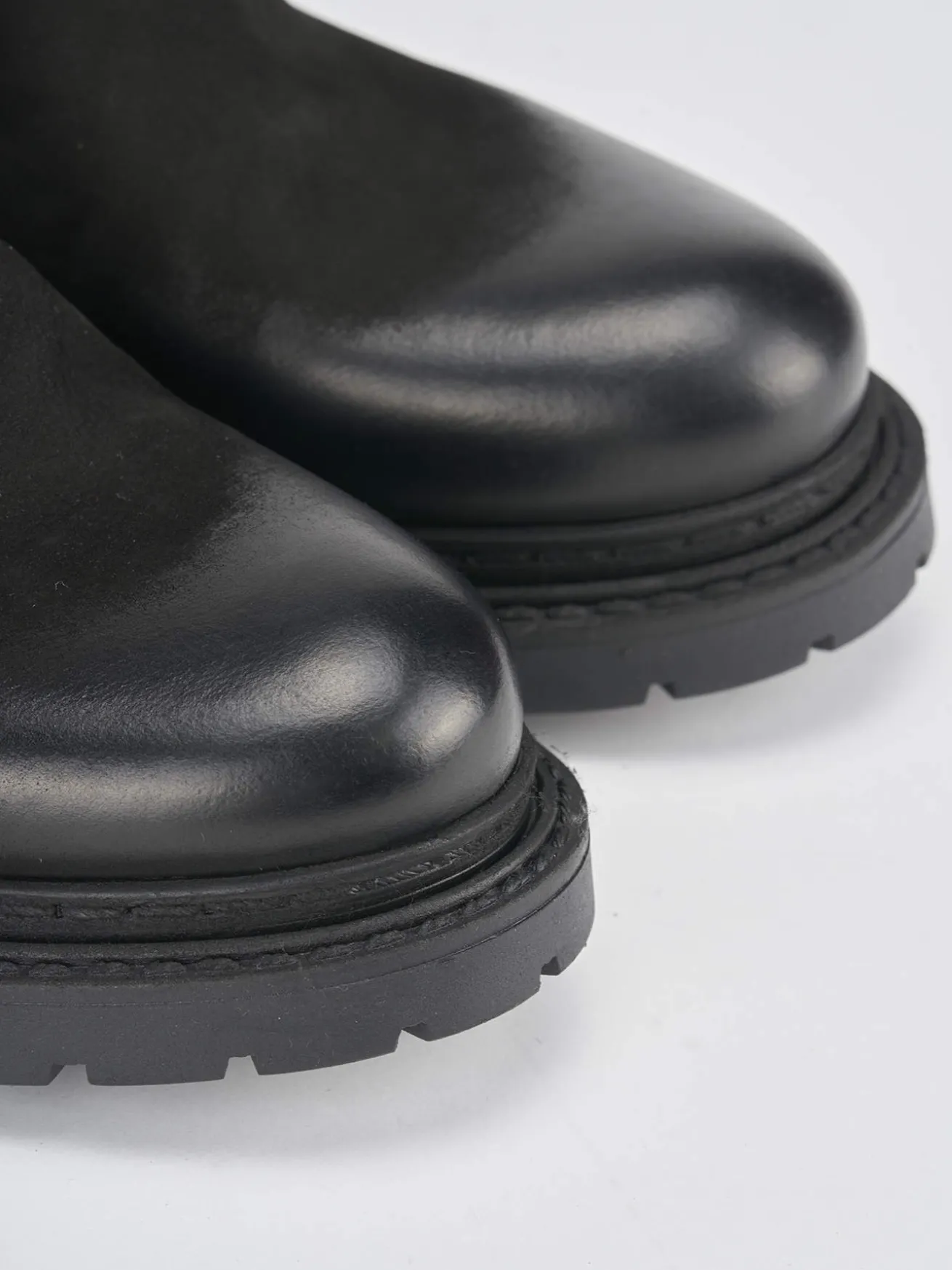 Tronchetto tacco 2 cm nero nabuk