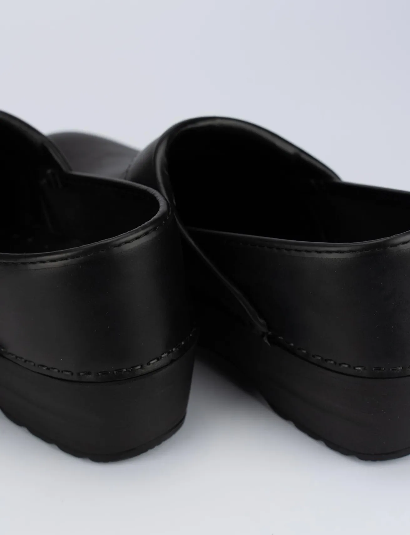 Zoccolo zeppa 2cm nero pelle